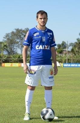 Veja fotos do treino e da apresentao oficial de Lucas e Robinho no Cruzeiro