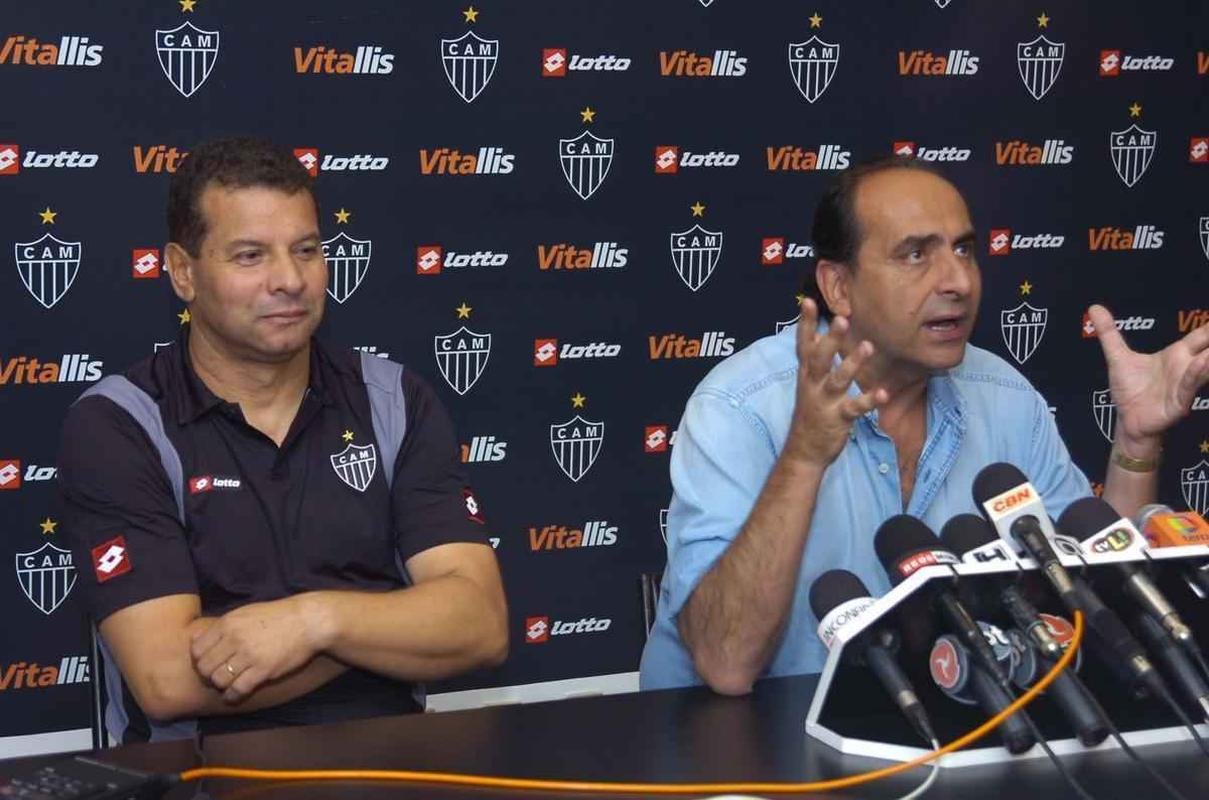 Celso Roth assumiu o comando da equipe