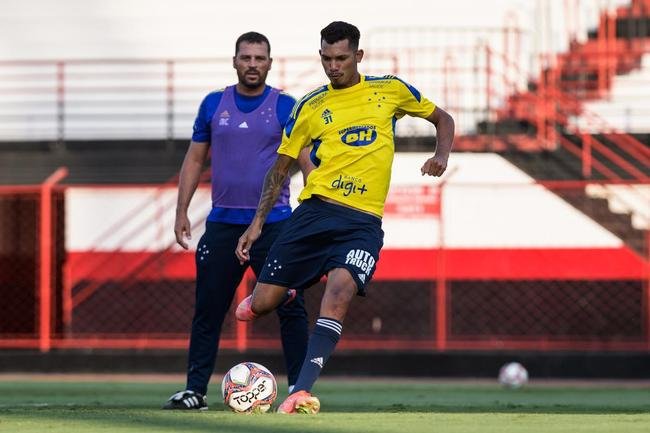 Com atividade no est�dio Ant�nio Accioly, do Atl�tico-GO, o Cruzeiro encerrou a prepara��o para enfrentar o Goi�s, pela 22� rodada da S�rie B. A partida est� marcada para 21h30 desta ter�a-feira, na Serrinha, em Goi�nia.