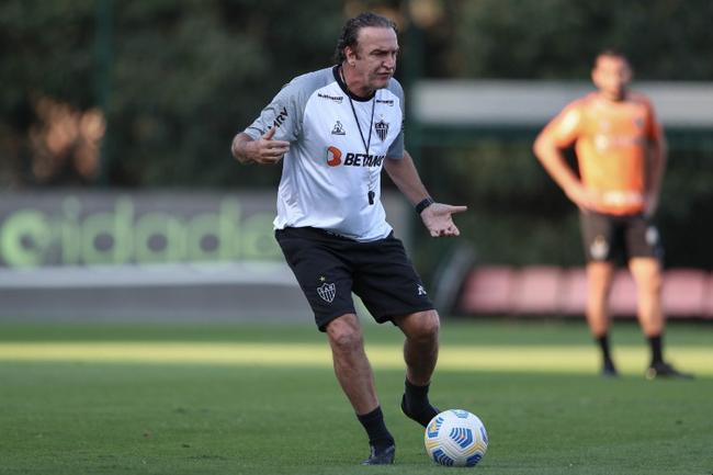 Cuca não estará no banco do Atlético neste domingo