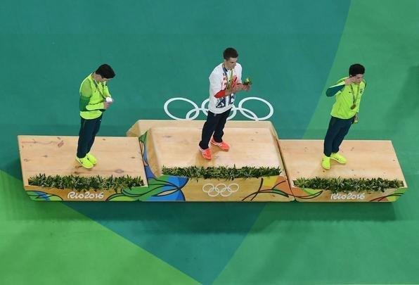 Brasileiros Diego Hypolito e Arthur Nory conquistaram a medalha de prata e bronze, respectivamente, na prova de solo da ginstica nos Jogos Olmpicos do Rio de Janeiro