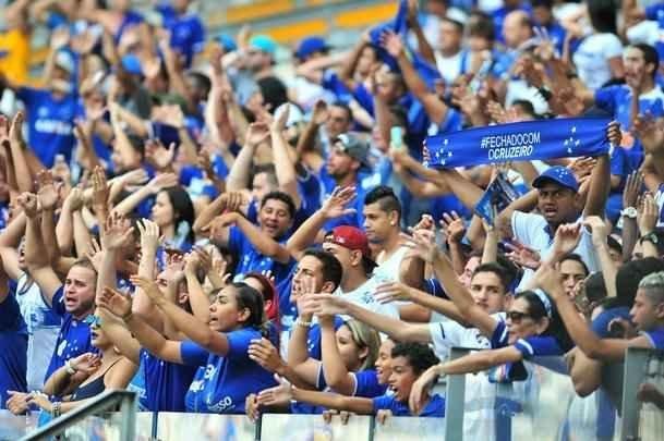 Fotos da torcida do Cruzeiro no jogo deste domingo contra a Chapecoense, no Mineiro (Ramon Lisboa/EM D.A Press)