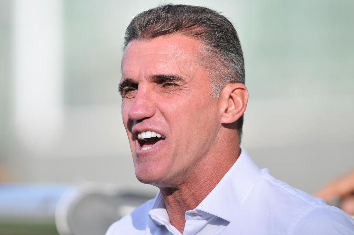 Amrica foi derrotado por 3 a 0 pelo Fluminense neste sbado (15/4), no Independncia, pela 1 rodada do Campeonato Brasileiro