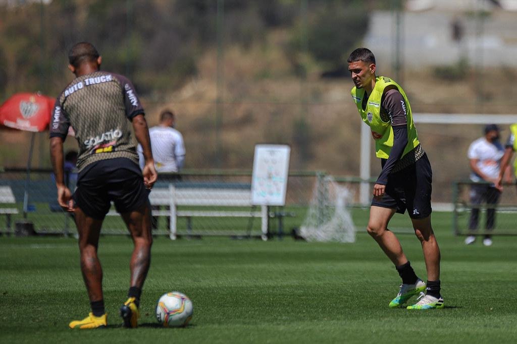 Felipe Felcio - Jovem da equipe de transio, ficou no banco de reservas em algumas partidas.