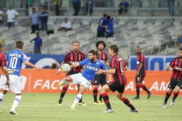 Fotos da partida entre Cruzeiro e Atltico-PR no Mineiro