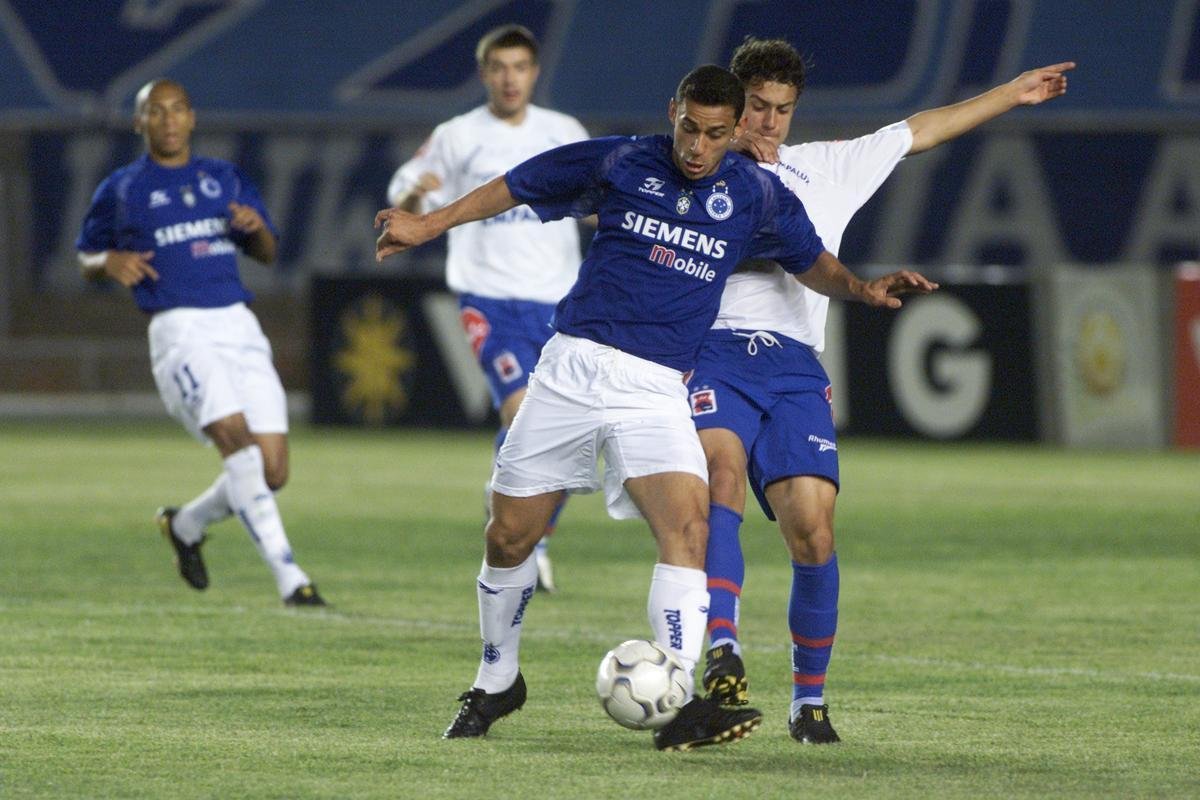 Fred em ao pelo Cruzeiro entre 2004 e 2005