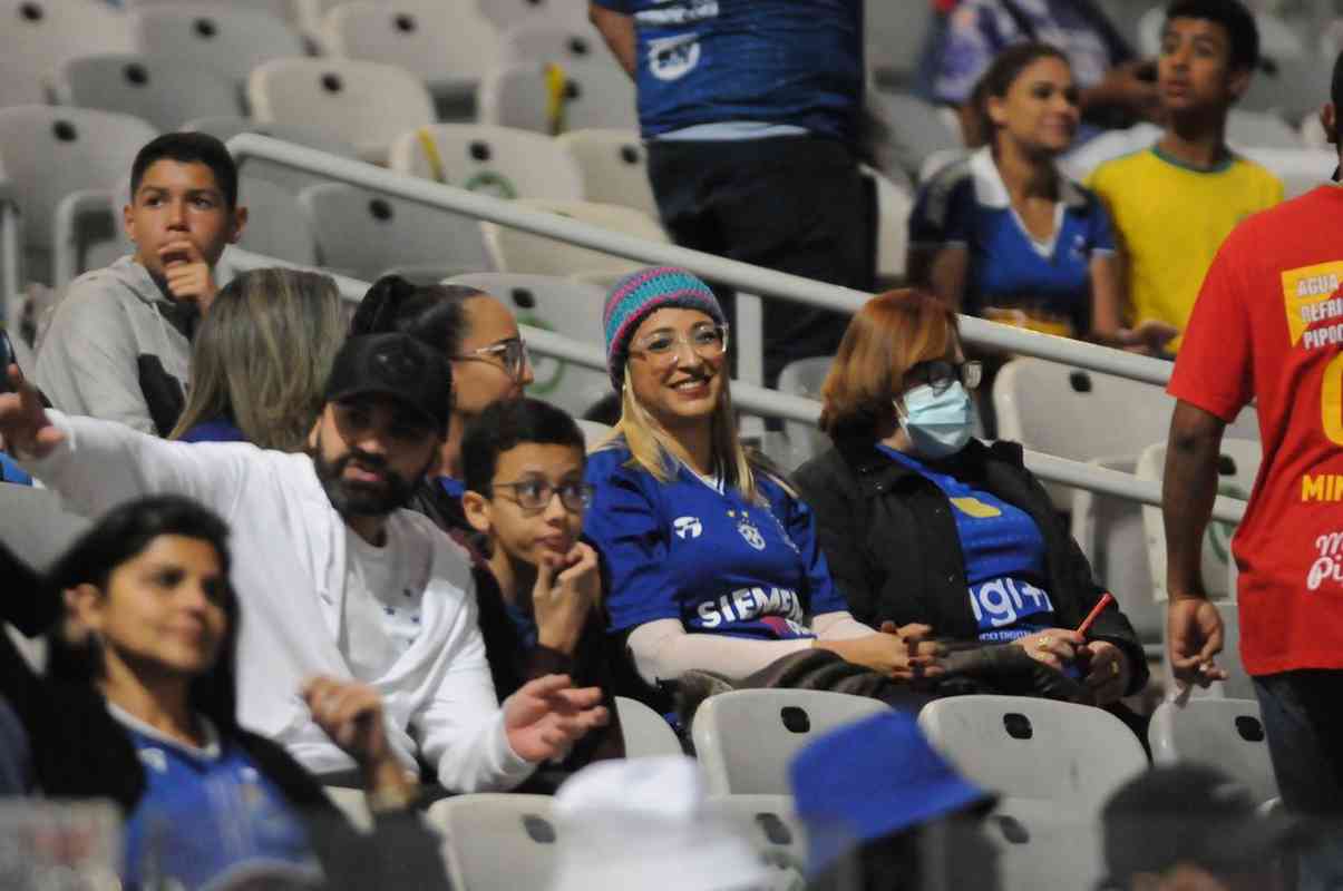Torcedores do Cruzeiro no jogo com o Vila Nova, no Mineirão