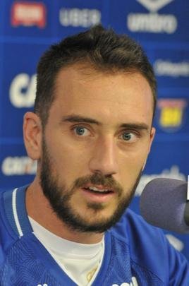 Meia argentino foi apresentado como novo reforo do Cruzeiro nesta quinta-feira (18 de janeiro)