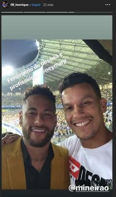 Henrique, volante do Cruzeiro, ao lado de Neymar