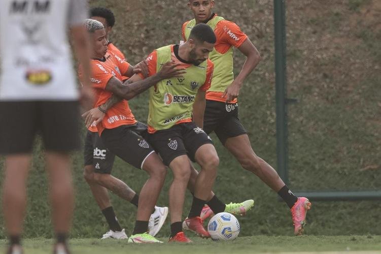 Após a eliminação na Libertadores diante do Palmeiras, jogadores do Atlético se reapresentaram na Cidade do Galo e realizaram treinamento visando o duelo contra o Internacional, pelo Campeonato Brasileiro