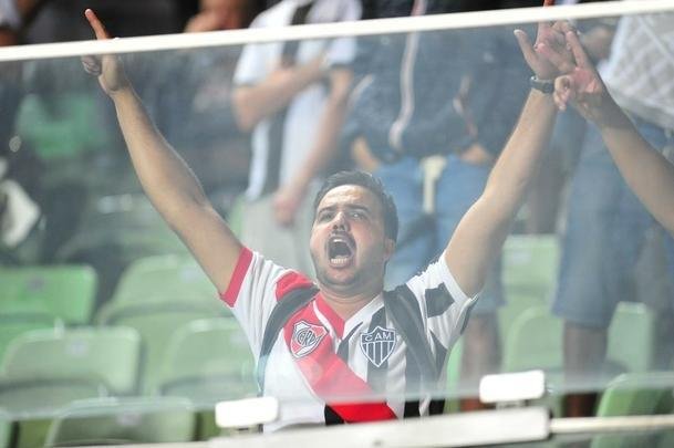 Galo deslanchou no segundo tempo com gols de Fbio Santos, de pnalti, e Vinicius