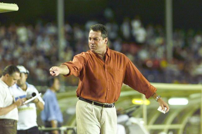 1º Abel Braga (2001) - 24 pontos