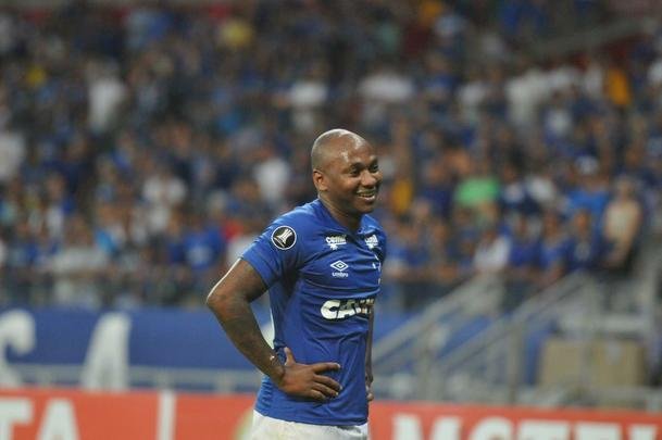 Jogadores do Cruzeiro saram vaiados de campo no Mineiro aps empate com Vasco