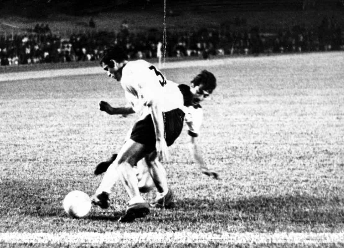 Lances da vitria do Atltico sobre a Iugoslvia, por 3 a 2, de virada, no Mineiro, em 19 de dezembro de 1968. No amistoso, Galo representou a Seleo Brasileira e trocou preto e branco pelo verde e amarelo.