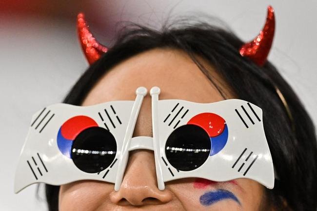 Torcedores de Coreia do Sul e Portugal no jogo vlido pela ltima rodada do Grupo H da Copa do Mundo 