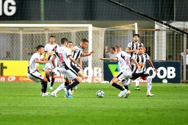Marcos Jnior virou no final e deu vitria ao Vasco, por 2 a 1, sobre o Atltico