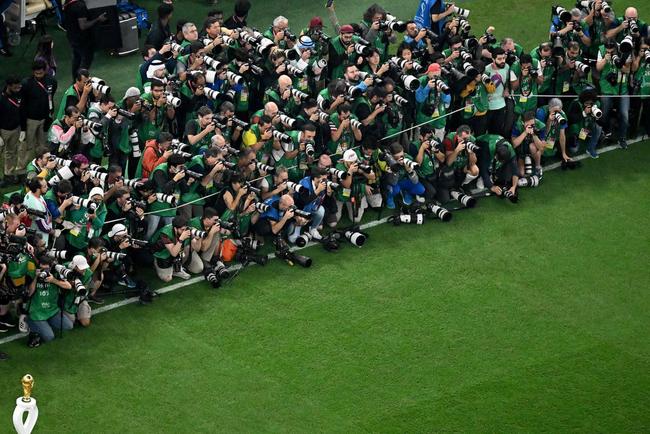 Entrada de Argentina e Frana no campo do Estdio Icnico de Lusail para a final da Copa do Mundo foi um espetculo  parte. Veja fotos do show de fogos, de luzes e da execuo dos hinos nacionais dos dois pases