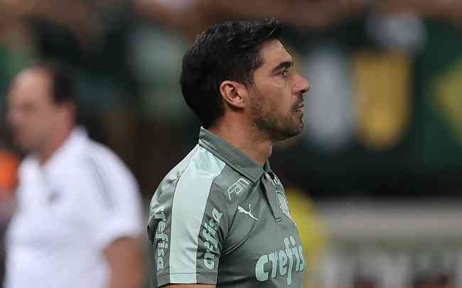Abel vem h algum tempo batendo na tecla que o Palmeiras completo  muito forte para justificar a defesa dos titulares