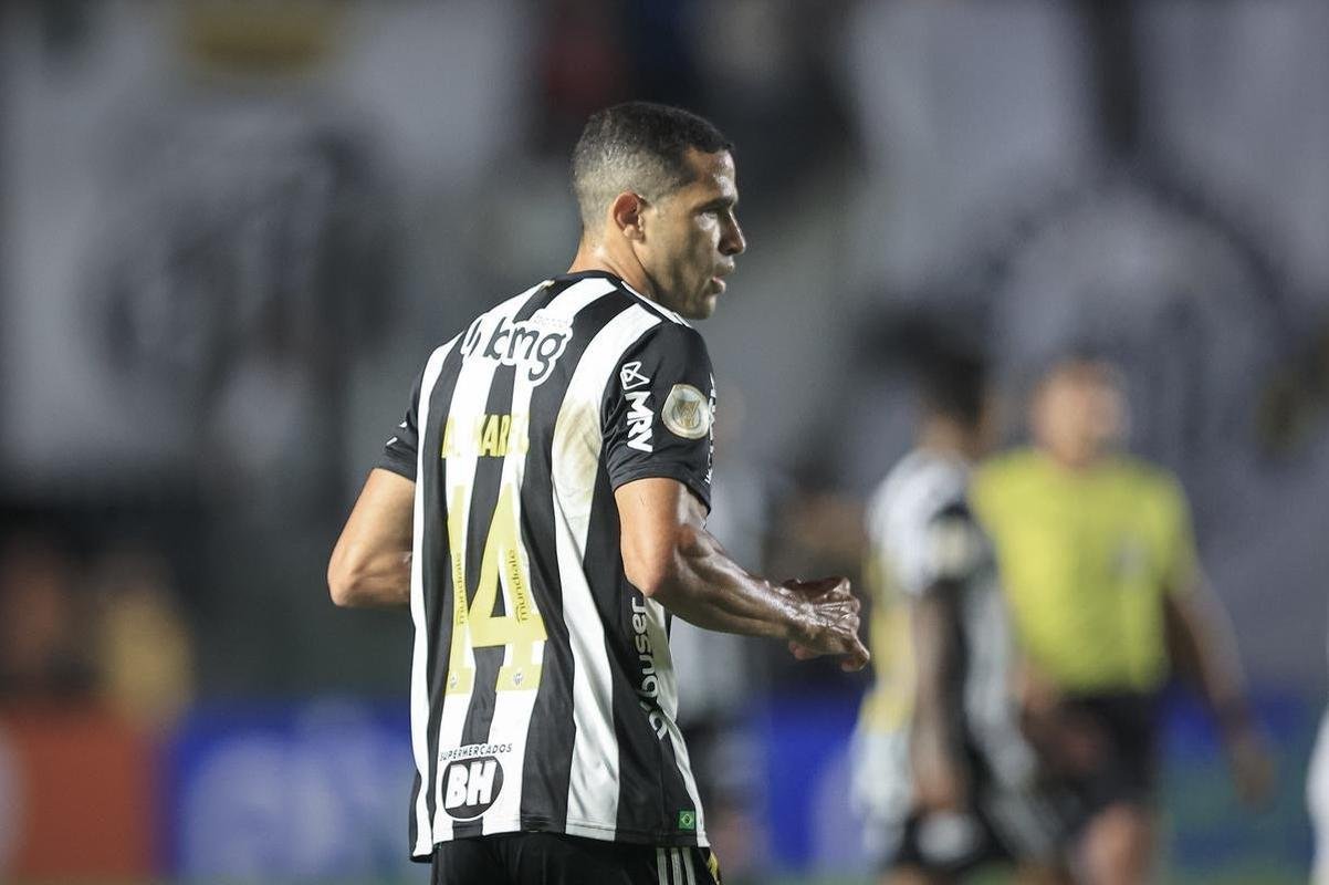 Fotos do jogo entre Santos e Atltico na Vila Belmiro, em Santos, pela 30 rodada do Campeonato Brasileiro