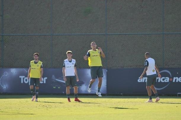 Veja fotos do treino do Atltico