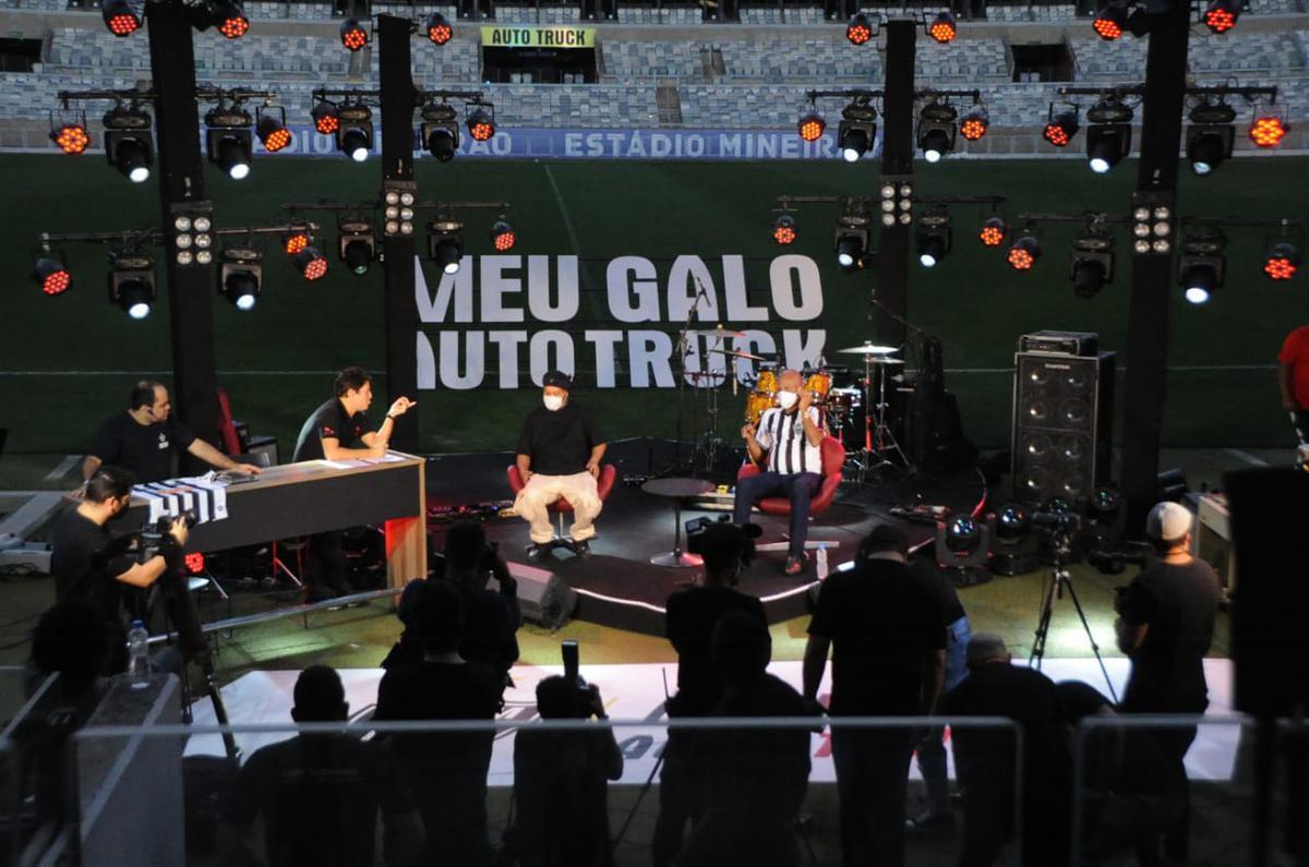 Ronaldinho participou de evento de patrocinador do Atltico no Mineiro e encontrou com jogadores da atualidade, como Rafael e Marquinhos, e dolos do passado, casos de Reinaldo, der Aleixo e Dad Maravilha