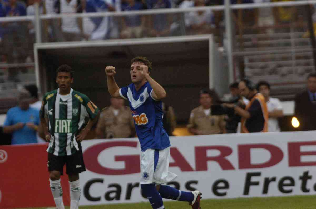 Amrica foi derrotado por 3 a 2 pelo Cruzeiro, em duelo pela 8 rodada do Estadual em 2011
