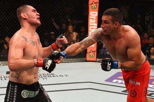 Fotos da vitória arrasadora de Fabrício Werdum sobre Cain Velasquez