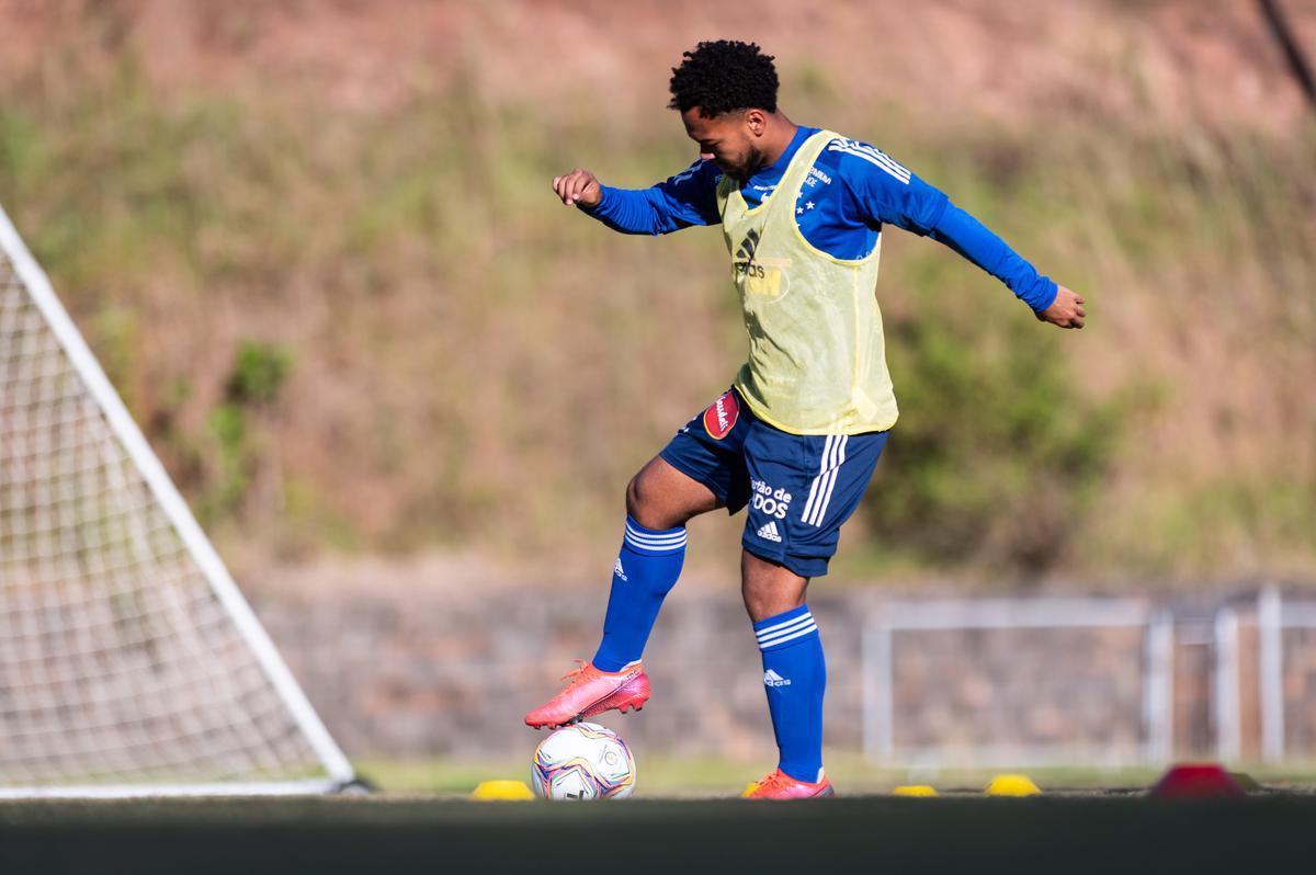 Último treino do Cruzeiro antes do jogo contra o Vitória, pela Série B. Atividade foi realizada no Pituaçu, em Salvador (BA)