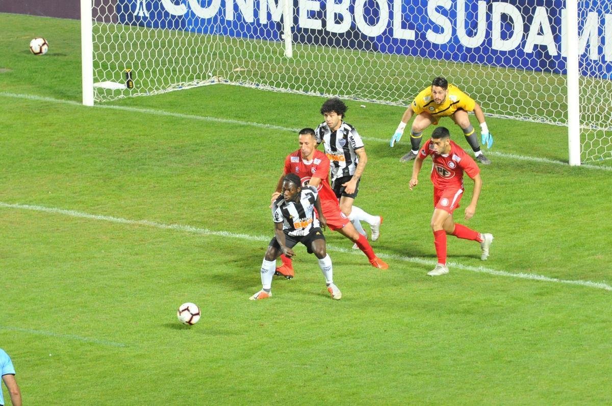 Fotos do segundo tempo da partida entre Atltico e Unin la Calera pela Copa Sul-Americana