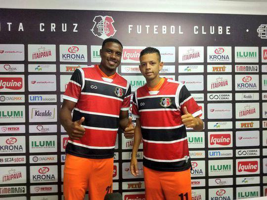 O volante Júlio Romão e o atacante Pedro Maycon também integram as 'caras novas' do Santa Cruz para 2020. O primeiro, ex-Ponte Preta, tem 21 anos e estava na equipe Sub-23 da Macaca. O jogador também passou pelas divisões de base do Duque de Caxias-RJ, Boavista-RJ, Goiás e Atlhletico Paranaense. Já Pedro Maycon, é cria do futebol de várzea. Com desempenho de destaque no Flamengo de Arcoverde no início de 2019 e, em seguida, coroando-se campeão da Série A2 do Pernambucano pelo Decisão -Bonito, o atacante é visto como uma aposta do Tricolor.