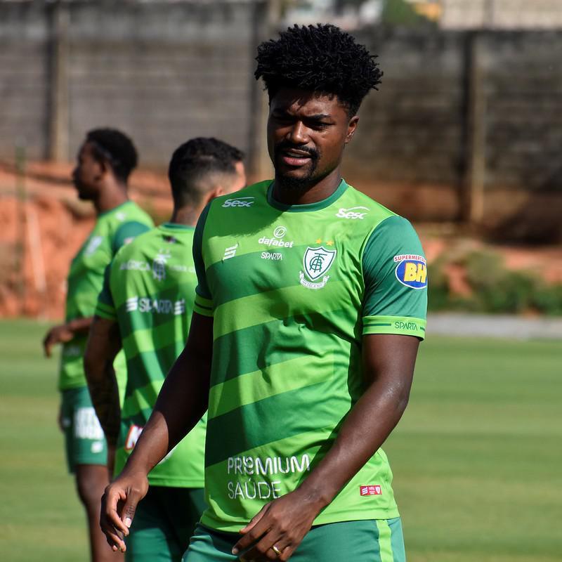 Amrica treinou no CT Lanna Drumond, na manh desta quinta-feira (29), visando o clssico contra o Cruzeiro no prximo domingo.