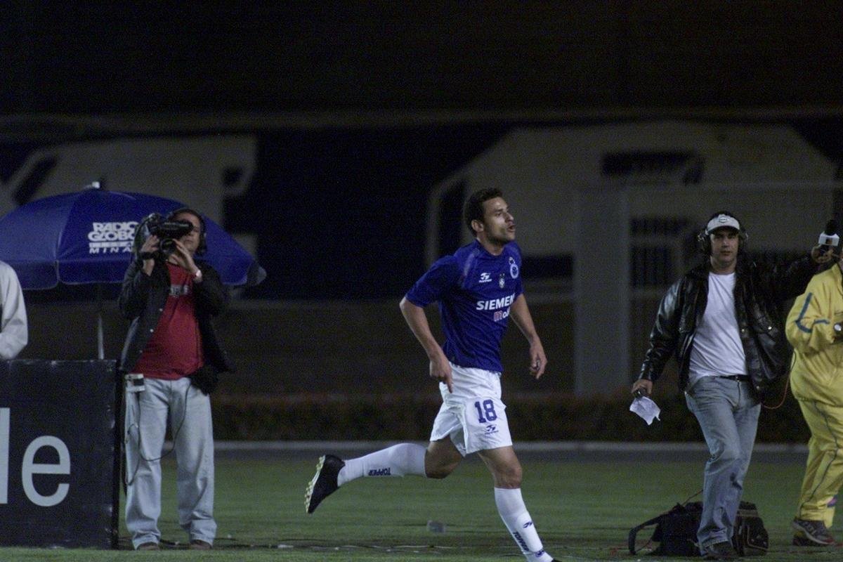 Fred estreou em 8 de agosto de 2004 e marcou um dos gols da vitria por 2 a 0 sobre o Internacional, no Mineiro, pelo Brasileiro