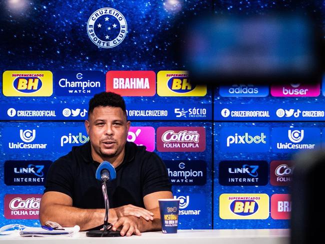 Em sua primeira visita  Toca da Raposa II, Ronaldo concedeu entrevista coletiva e teve contato com jogadores e comisso tcnica do Cruzeiro. Ele tambm se encontrou com scios da categoria Diamante.
