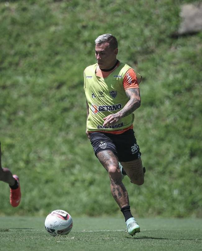 Atl�tico segue prepara��o para o cl�ssico; veja fotos