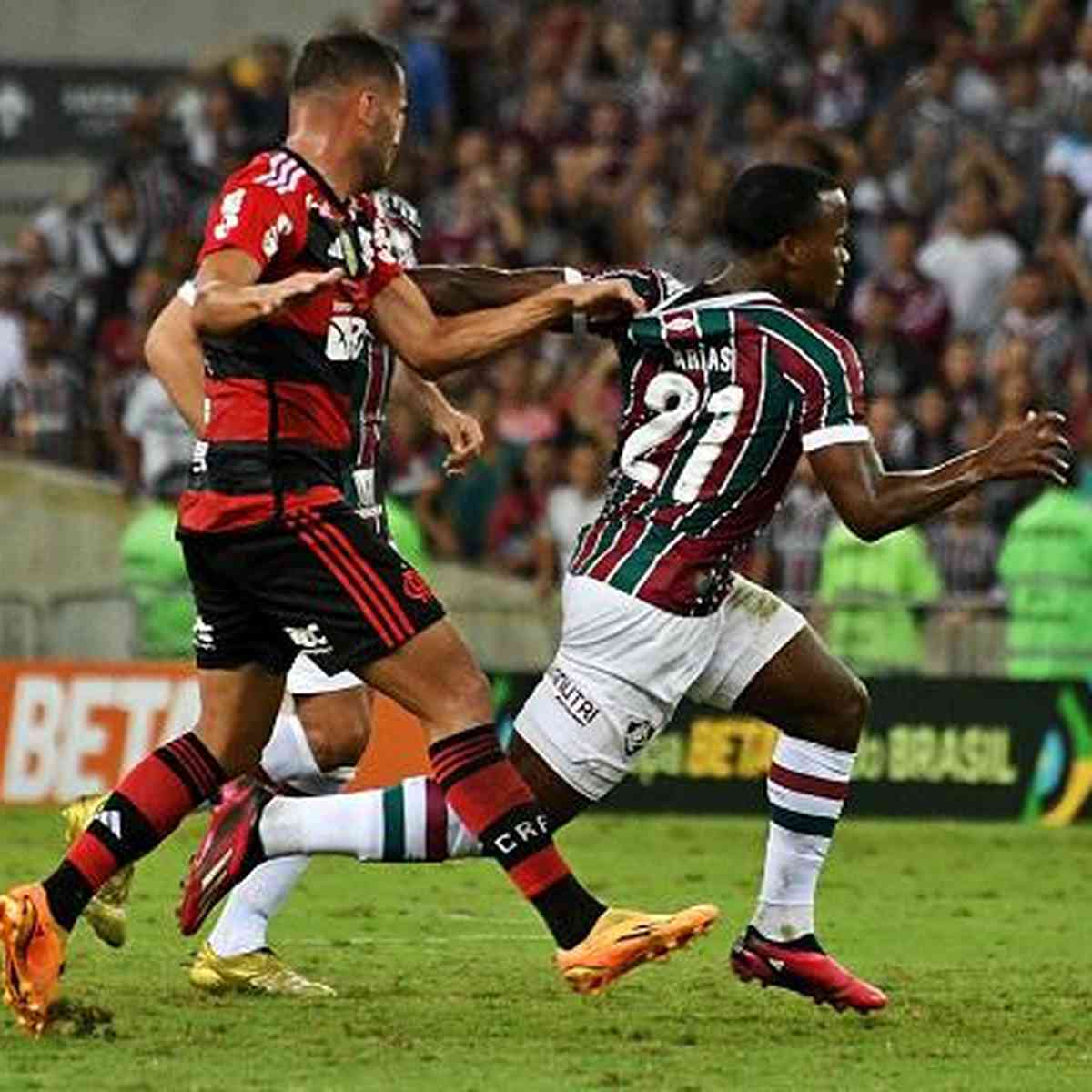 É dia de clássico! Compare os jogadores do Fla-Flu e veja se