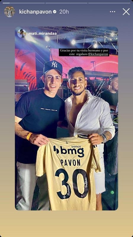 Pavn presenteou amigo com camisa do Atltico