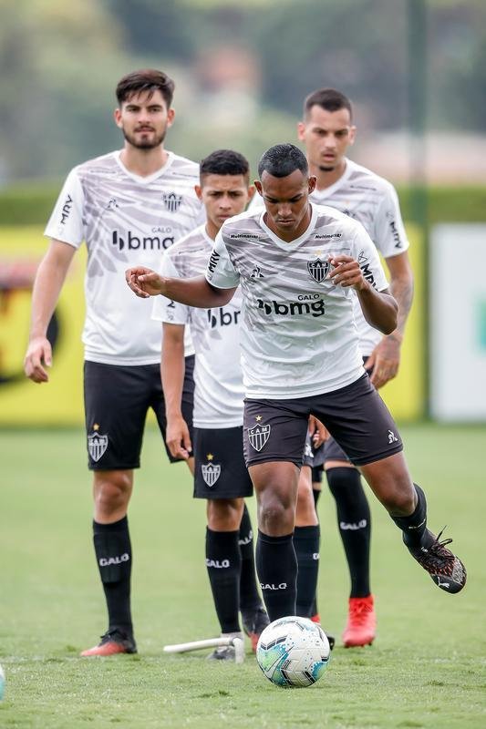 Veja fotos do treino do Atltico
