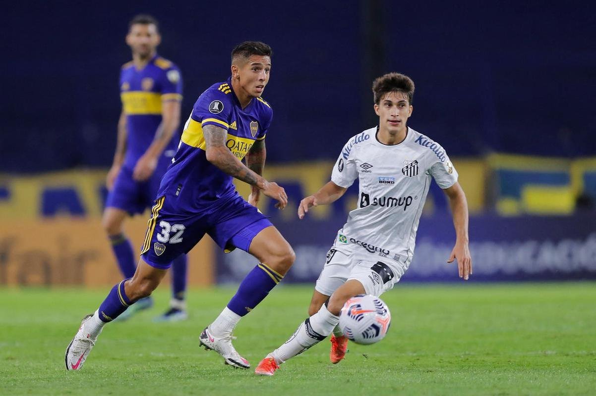 Fotos de Agustn Almendra, volante do Boca Juniors, de 22 anos, que est na mira do Cruzeiro para 2023. Vnculo dele na Argentina vai at junho do prximo ano, o que permite firmar pr-contrato a partir de janeiro com qualquer clube