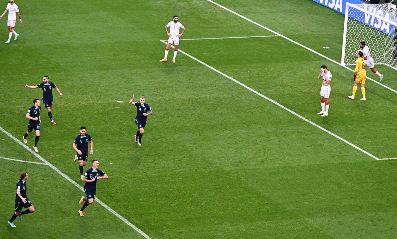 Mitchell Duke marcou o gol da Austrlia sobre a Tunsia em jogo pela segunda rodada do Grupo D da Copa do Mundo