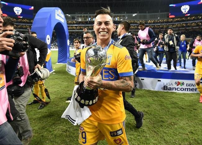 Eduardo Vargas - Foi campeo chileno (Apertura e Clausura) com a Universidad do Chile em 2011 e campeo mexicano pelo Tigres em 2017 (Apertura) e 2019 (Clausura). 