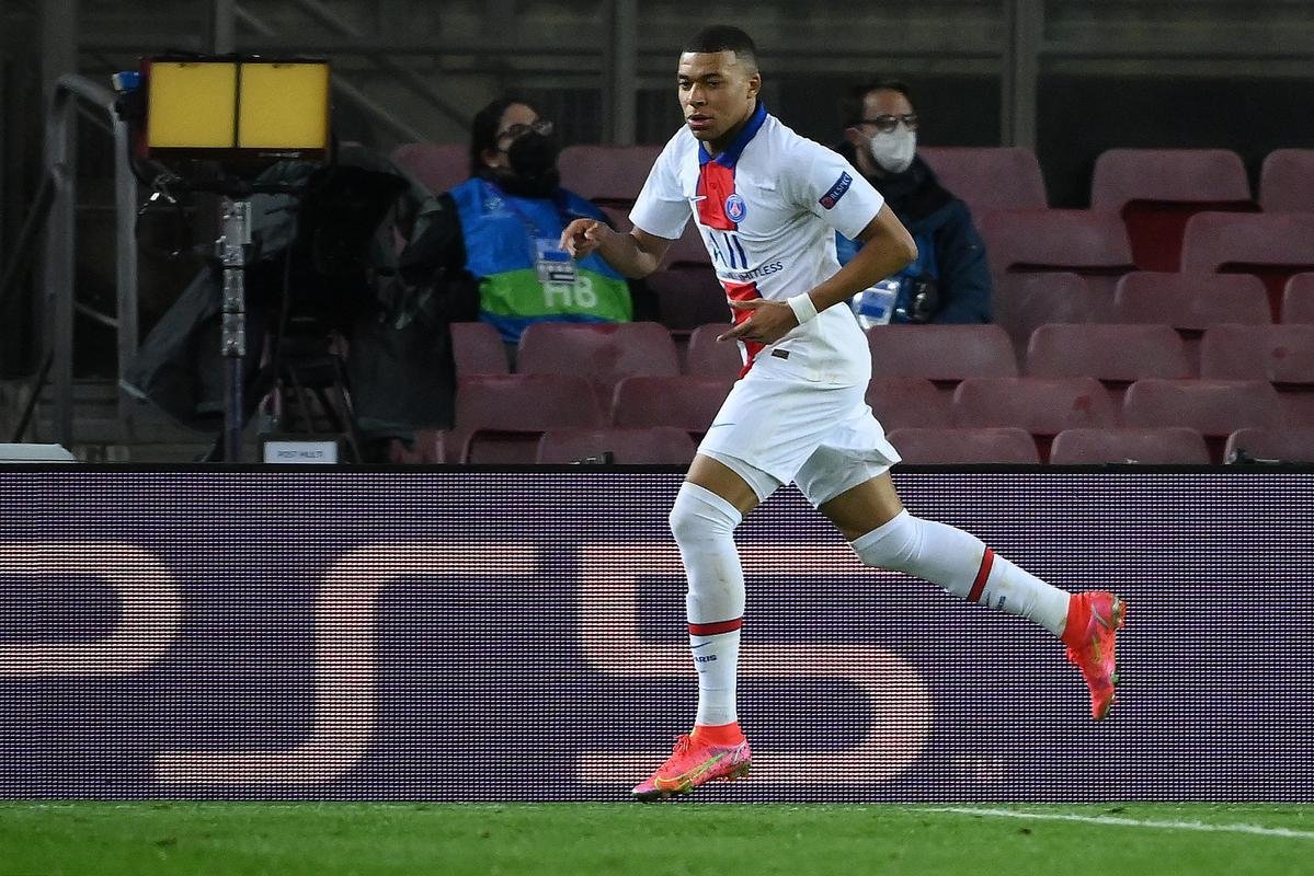 Fotos do duelo entre Barcelona e Paris Saint-Germain, no Camp Nou, em Barcelona, pela ida das oitavas de final da Liga dos Campees da Europa