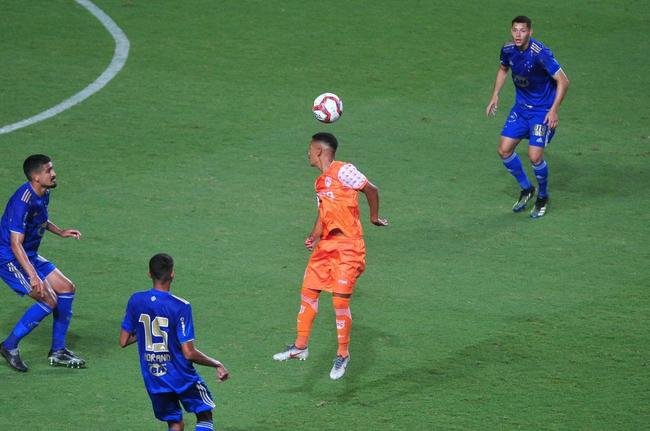 Fotos de Coimbra x Cruzeiro, no Independncia, pela 8 rodada do Mineiro. William Pottker e Felipe Augusto fizeram os gols da vitria celeste por 2 a 0.