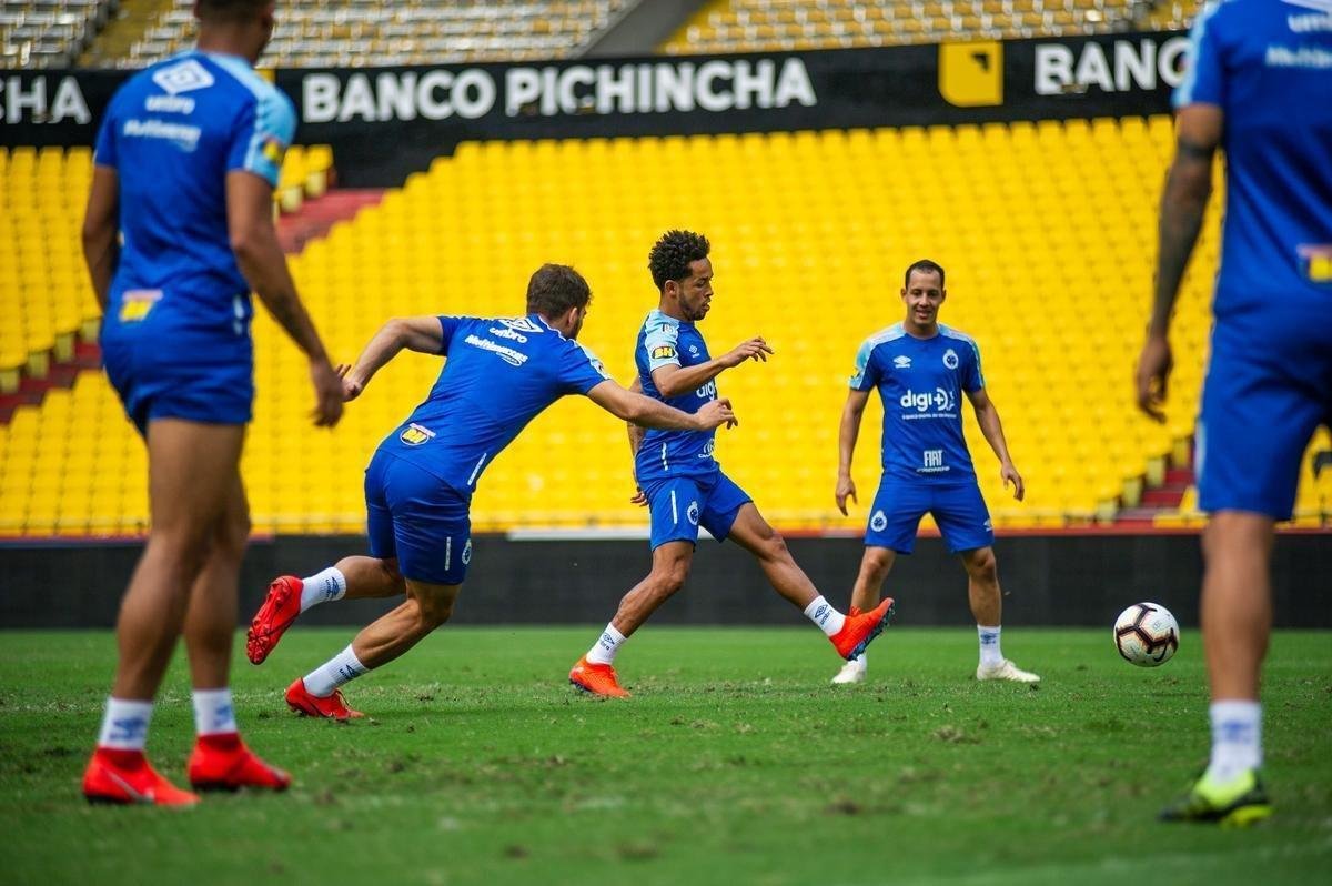 Fotos do treino do Cruzeiro no Estdio Monumental Isidro Romero Carbo, em Guayaquil