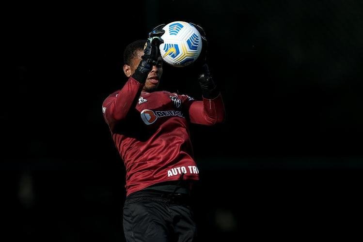 Com Guilherme Arana de volta, Cuca comanda atividade na Cidade do Galo