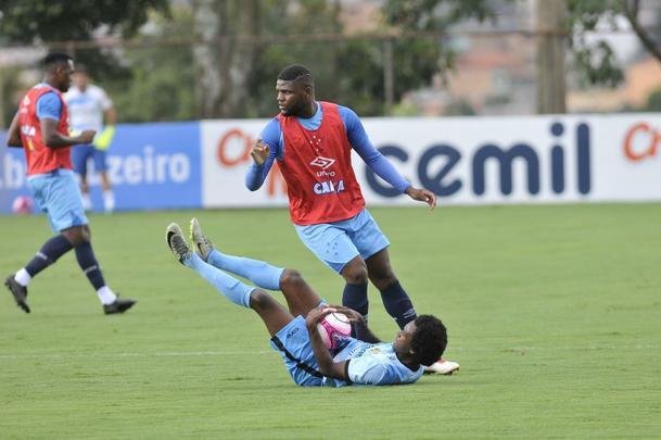 Com gols de Judivan e Rafael Sobis, Cruzeiro venceu Betinense por 2 a 0 em jogo-treino