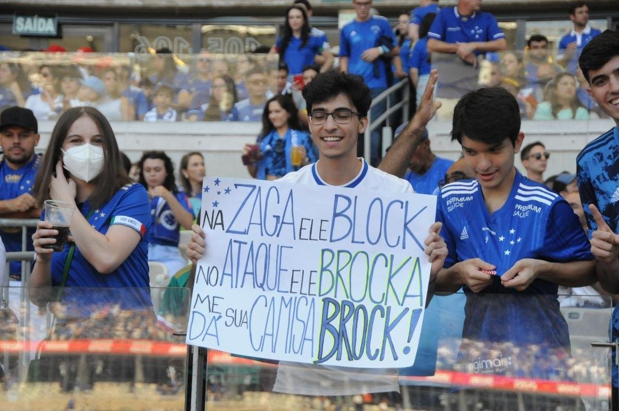 Fotos da torcida do Cruzeiro, no Mineiro, na partida contra a Ponte Preta pela 13 rodada da Srie B do Campeonato Brasileiro. Mineiro recebeu grande pblico mais uma vez