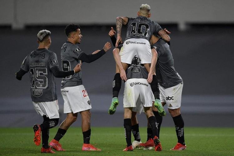 Nacho Fernndez abriu o placar para o Atltico no Monumental: 1 a 0