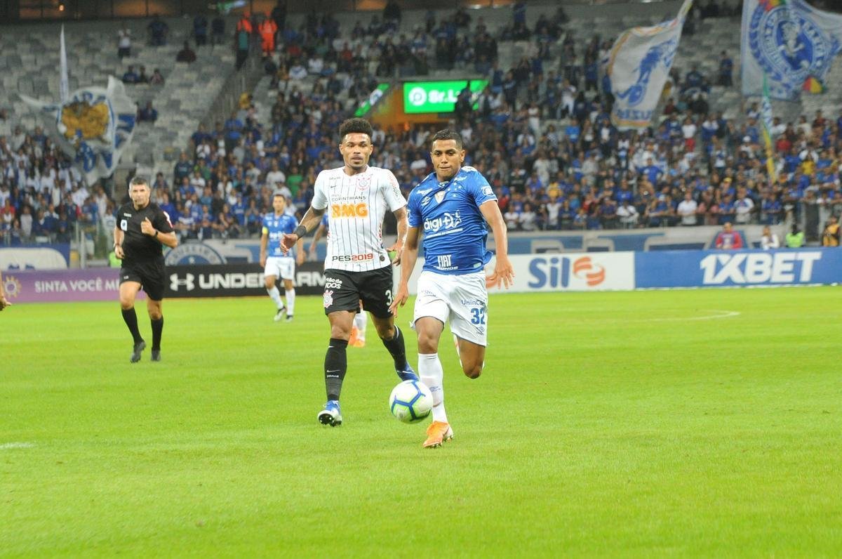 Fotos de Cruzeiro x Corinthians, no Mineiro, pela oitava rodada do Campeonato Brasileiro