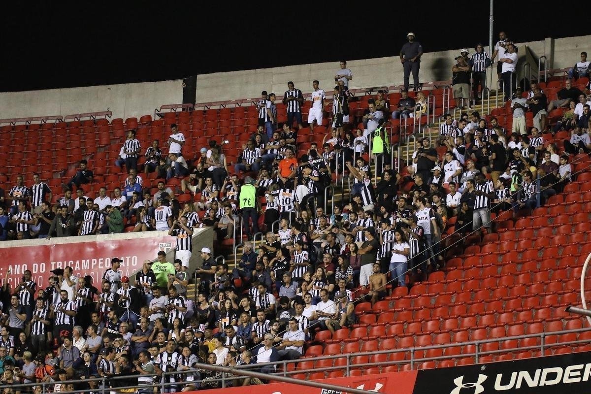 Atlético saiu atrás, conseguiu virada com Róger Guedes e Ricardo Oliveira, mas cedeu empate no Morumbi