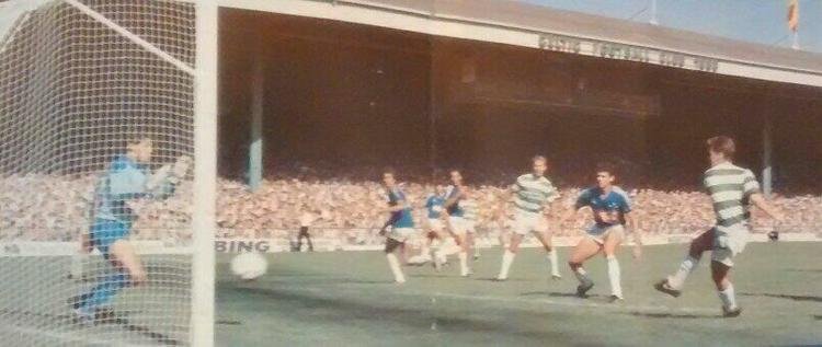 Celtic e Cruzeiro se enfrentaram em Glasgow, na Esccia, e os mandantes venceram por 4 a 2